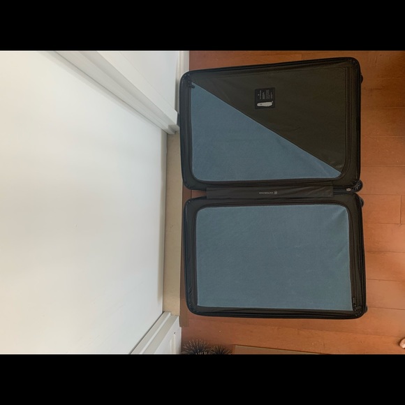 Victorinox Swiss Army
VX Drift Large 29" 8-Wheel Expandable Suitcase in Slate - Picture 3 of 3